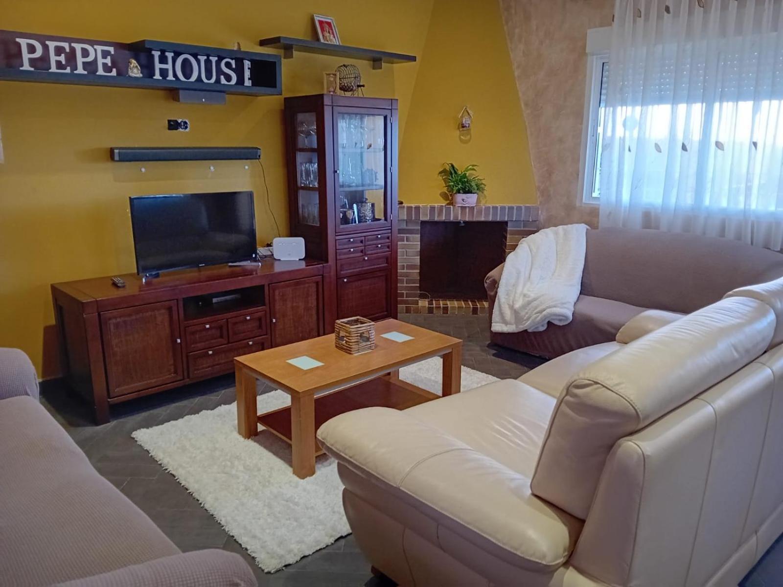 El Hogar De Pepe Villa El Casar de Escalona ภายนอก รูปภาพ