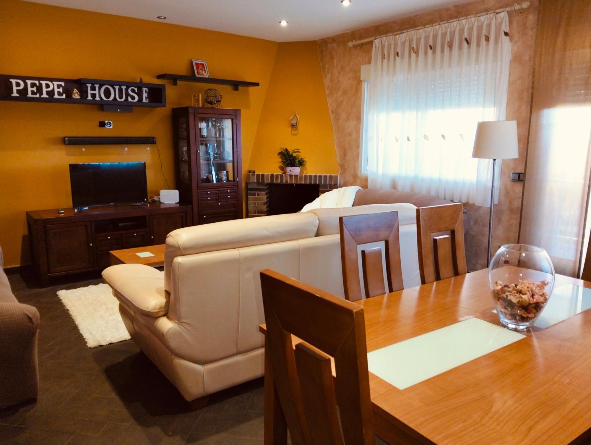 El Hogar De Pepe Villa El Casar de Escalona ภายนอก รูปภาพ